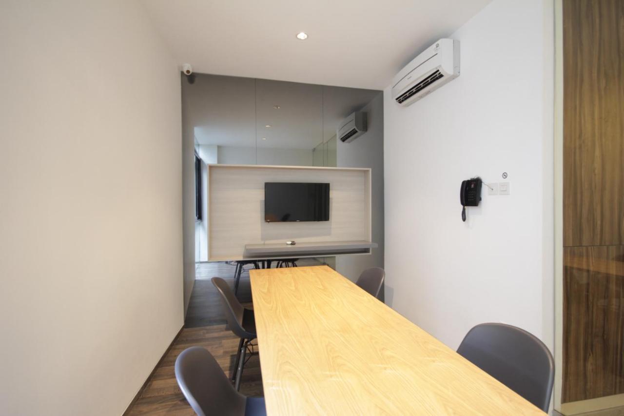 Wisma tamu The Nine Kuningan By Roomme